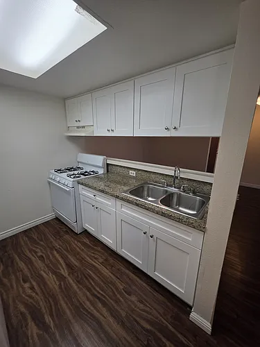 344 W Chevy Chase Dr #7 Photo 1