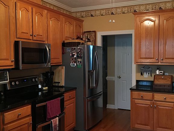 Kitchen leading to Pantry 