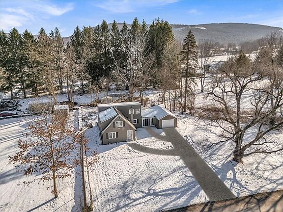 3rd image of 354 Banta Rd