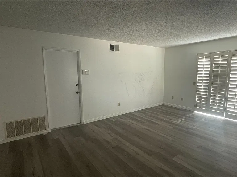 1390 Halifax Dr — Photo 6