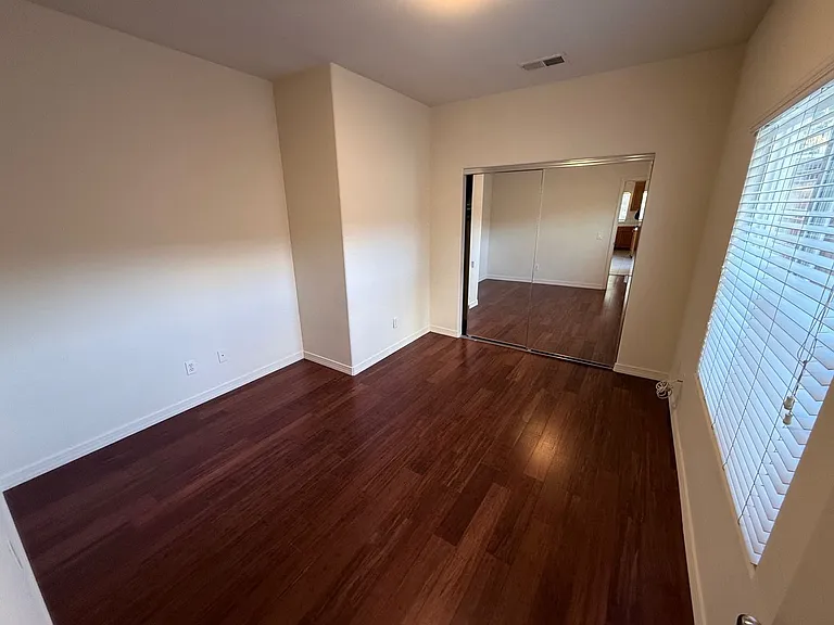 1446 Holly Ave — Photo 10