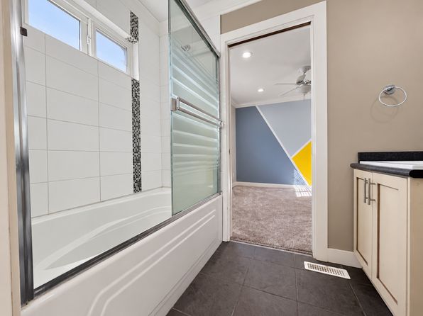 5 bedroom rental in Surrey — photo 5