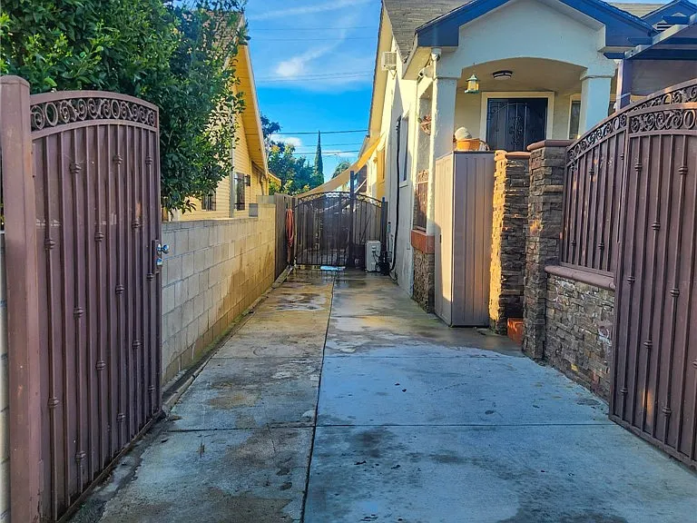 4422 Moonstone Dr — Photo 4