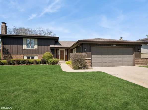 2114 E Peachtree Ln, Arlington Heights, IL 60004