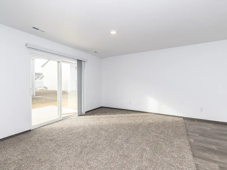 Split Rock Village Apartments & Townhomes — Photo 36