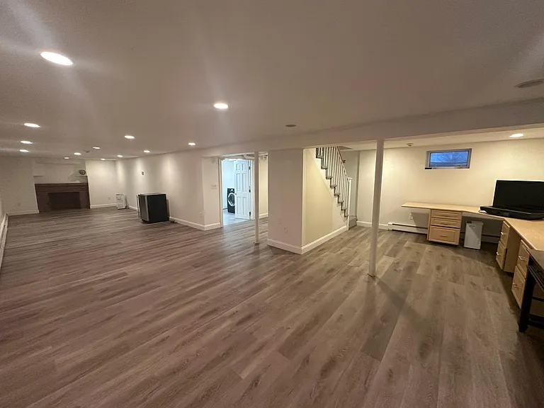757 Wellesley St — Photo 37