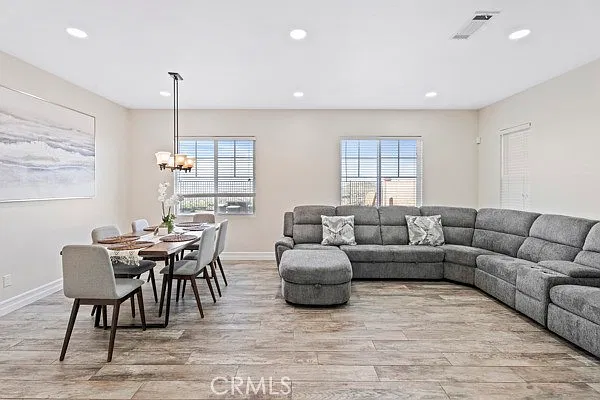 4 bed, 2455 sqft, $4,500 — Photo 3