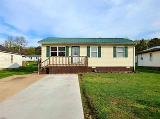 2486 Montana Ave, Hurricane, WV 25526