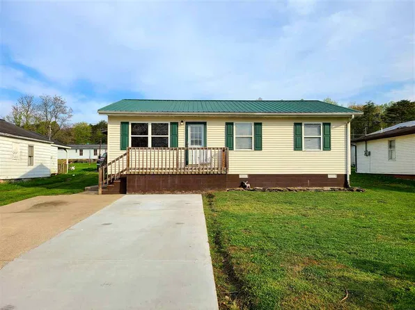 2486 Montana Ave, Hurricane, WV 25526