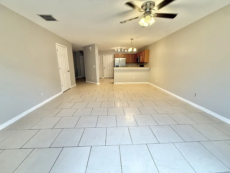 609 Cresting Oak Cir #1 — Photo 4