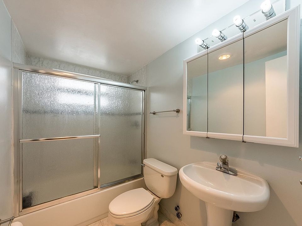 1st image of 631 Jefferson Ave #30