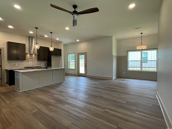 4th image of 107 Legacy Way