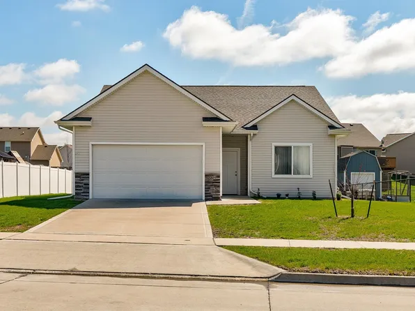2209 Sunview Dr, Granger, IA 50109