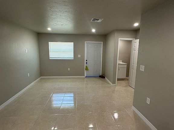 5th image of 11430 Kimble Dr Front 11432