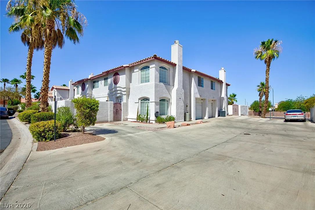 3 bed, 2.5 bath, 1457 sqft, $1,999 — Photo 1