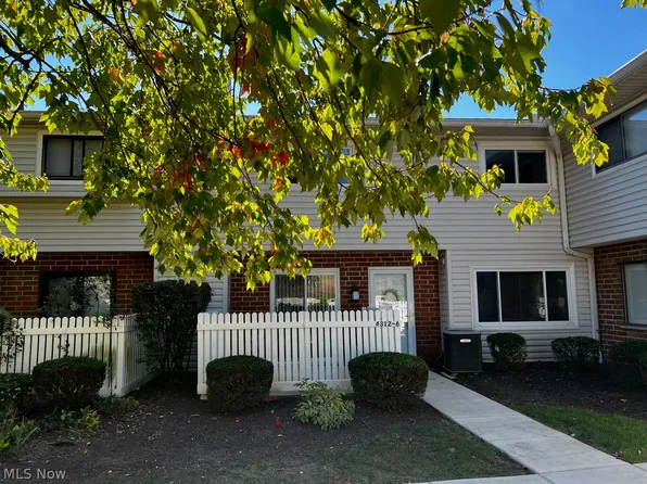 4312 Hyde Park Dr #6, North Olmsted, OH 44070