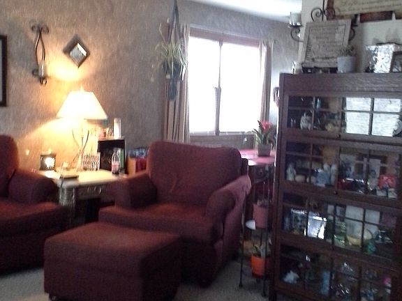 3rd image of 1105 Greenway Dr