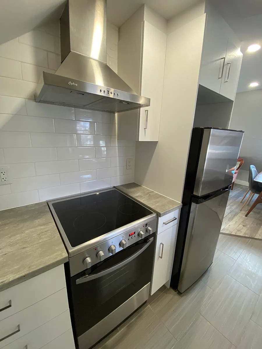 Building Photo - 1394 Edward St #3