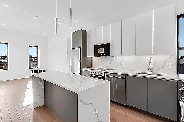 1st image of 15 Wyckoff St APT 20