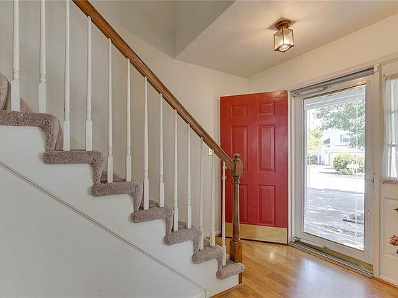 4th image of 1461 Berkshire Dr