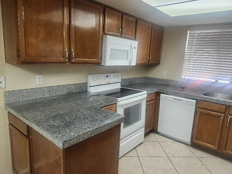 2 bed, 1084 sqft, $1,550 — Photo 3
