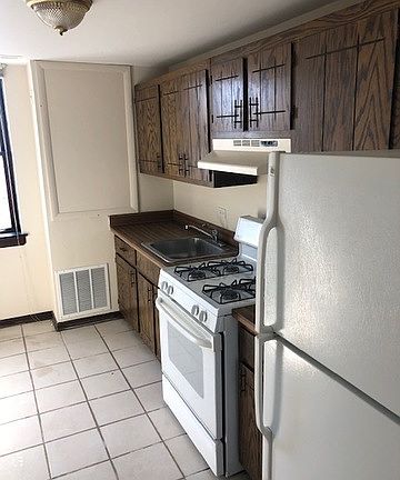 3rd image of 5615 W Wellington Ave APT 2E