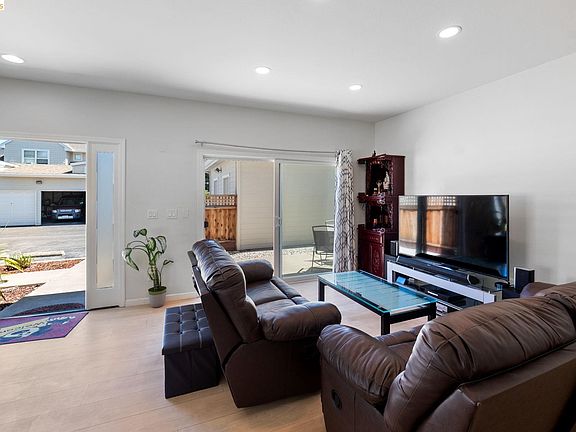 5th image of 742 Cottage Ct