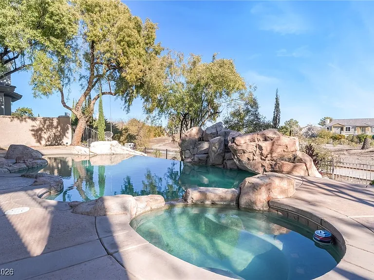 904 Pont Chartrain Dr — Photo 24