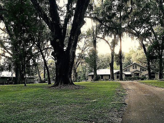 Main house (R)  Cottage (L)
