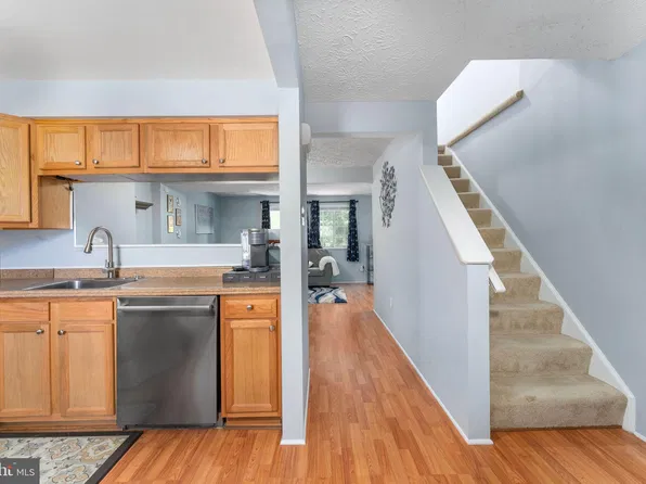 1684 Thenia Pl, Woodbridge, VA 22192