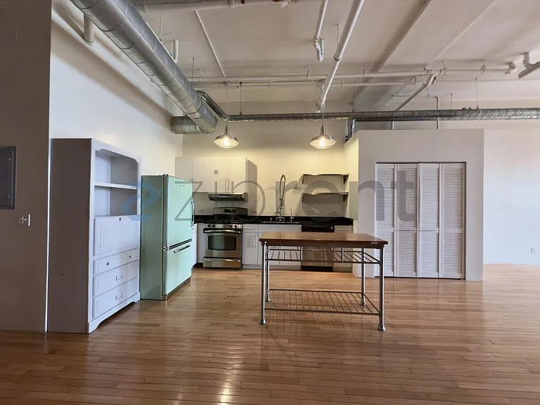 500 Molino St #208 — Photo 6