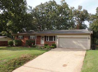 2005 Schweitzer Dr, Poplar Bluff, MO 63901