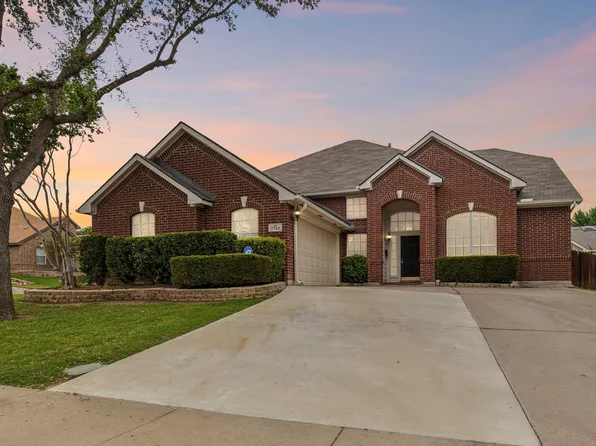 7752 Parkwood Plaza Dr, Fort Worth, TX 76137