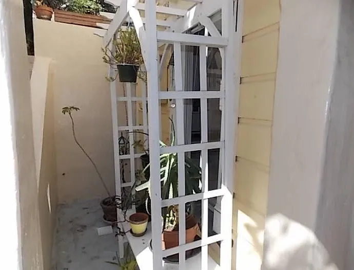 Garden window area