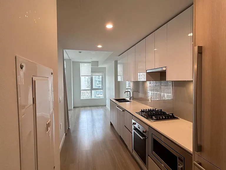 618 Carnarvon St #11XX — Photo 3