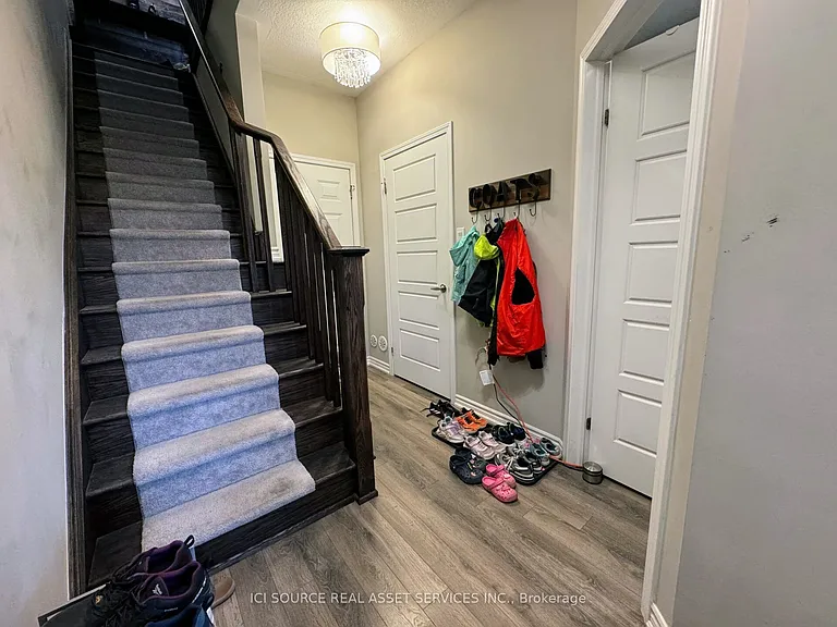 543 Goldenrod Ln — Photo 8