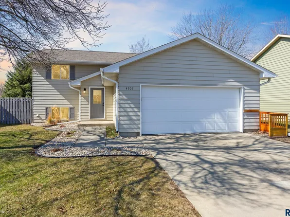 4501 W Peacock Dr, Sioux Falls, SD 57107