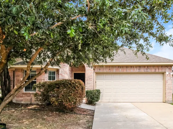 10048 Iron Ridge Dr, Fort Worth, TX 76140