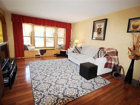 5th image of 70 Southpoint Dr