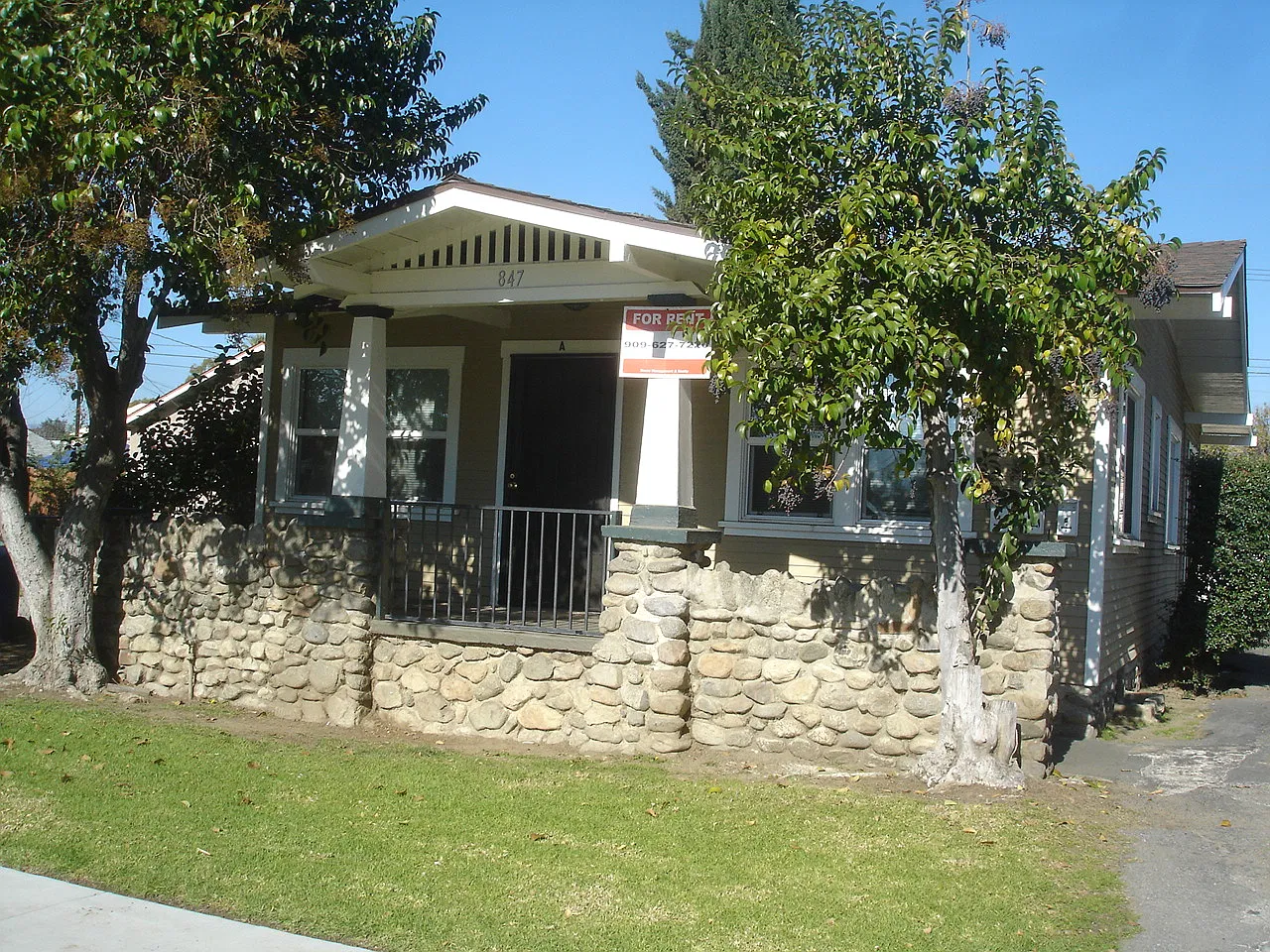 Eighth, 847 E. - 847-B — Photo 3