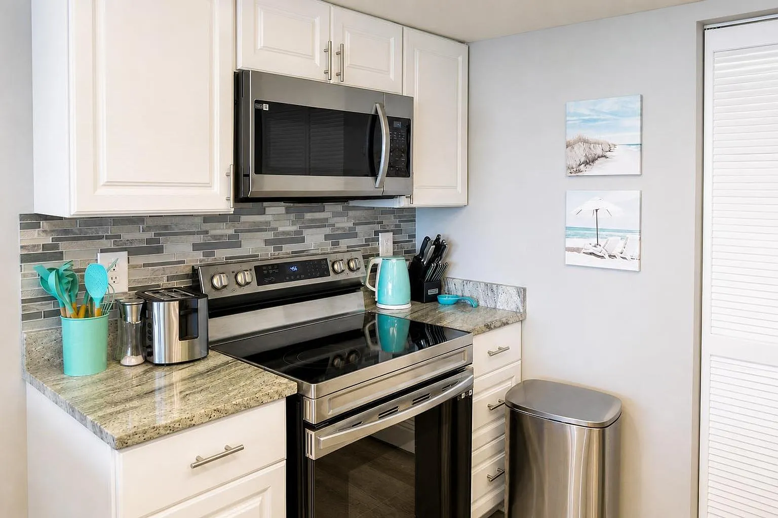 2 bed, 1380 sqft, $3,300 — Photo 3