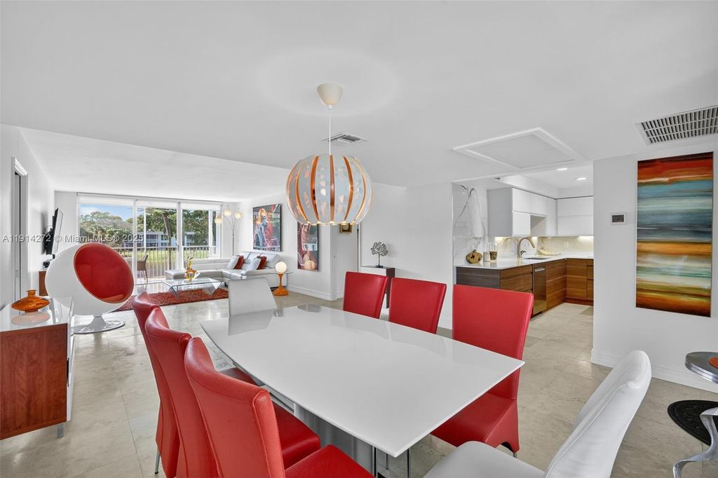 3611 Oaks Clubhouse Dr APT 202, photo 3