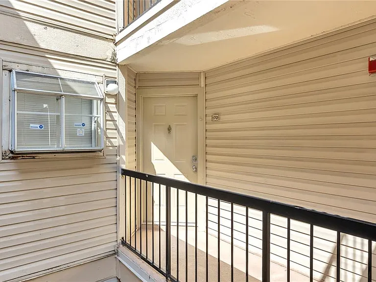 1964 Lake Atriums Cir #170 — Photo 2