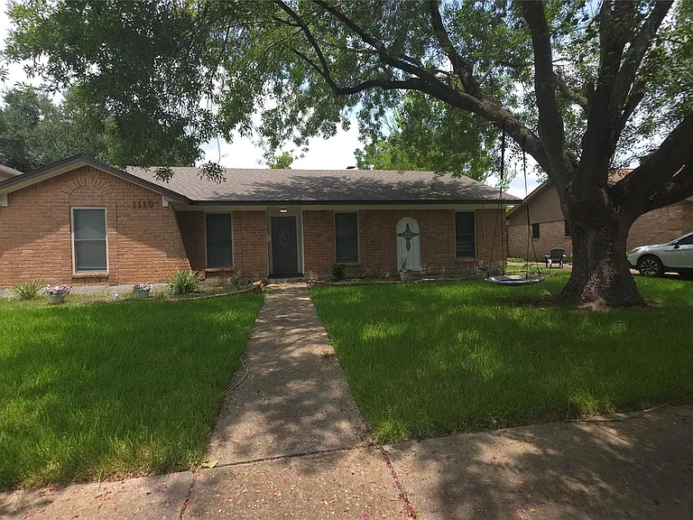 1119 Montour Dr — Photo 3