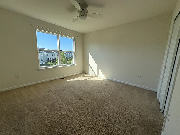 976 King Way — Photo 26