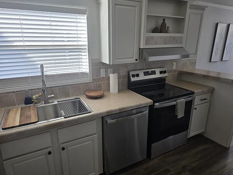 1302 N Alameda Rd — Photo 11