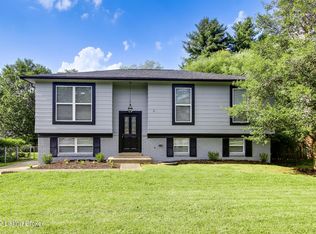 3817 Riveroaks Ln, Louisville, KY 40241