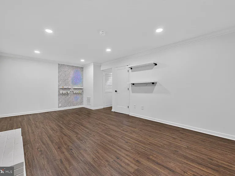 7426 Hallcrest Dr — Photo 25