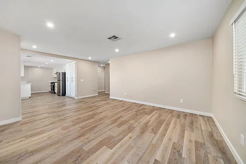 5220 Traffic Way Photo 1