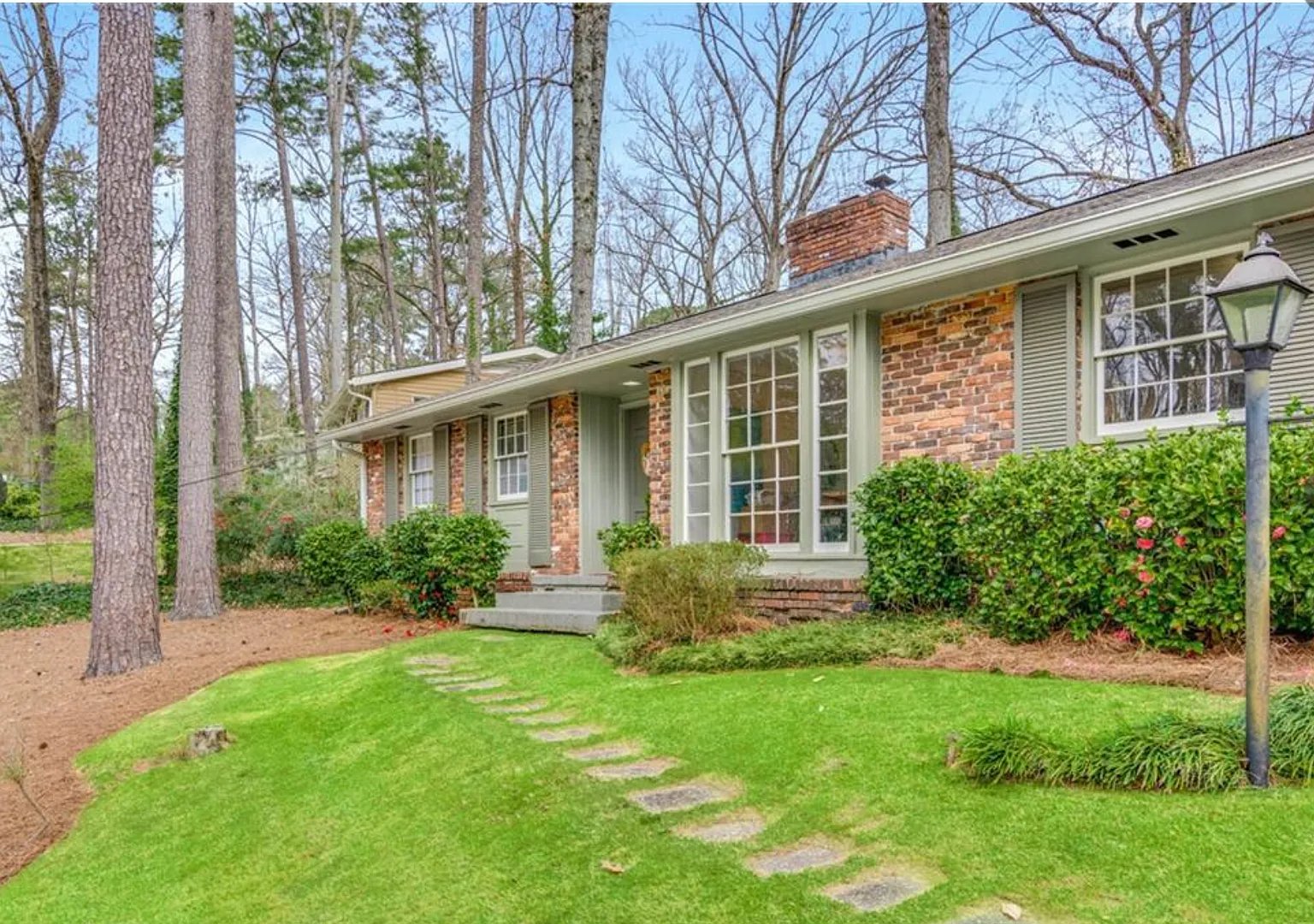 Ranch home in the city of Chamblee — Photo 2